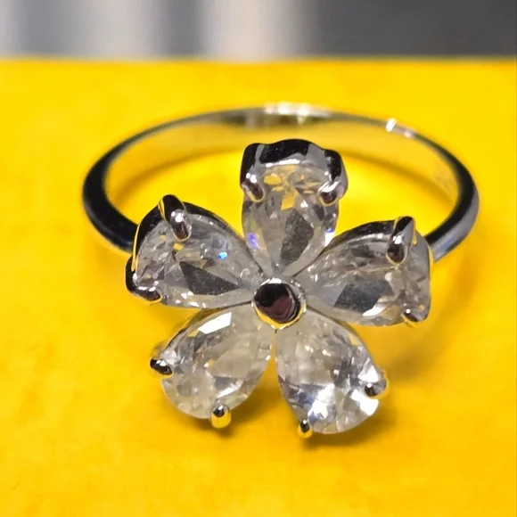 Sterling Silver 925 Rhinestones Floral Ring Size 6 Weigt 2g - Picture 3 of 17